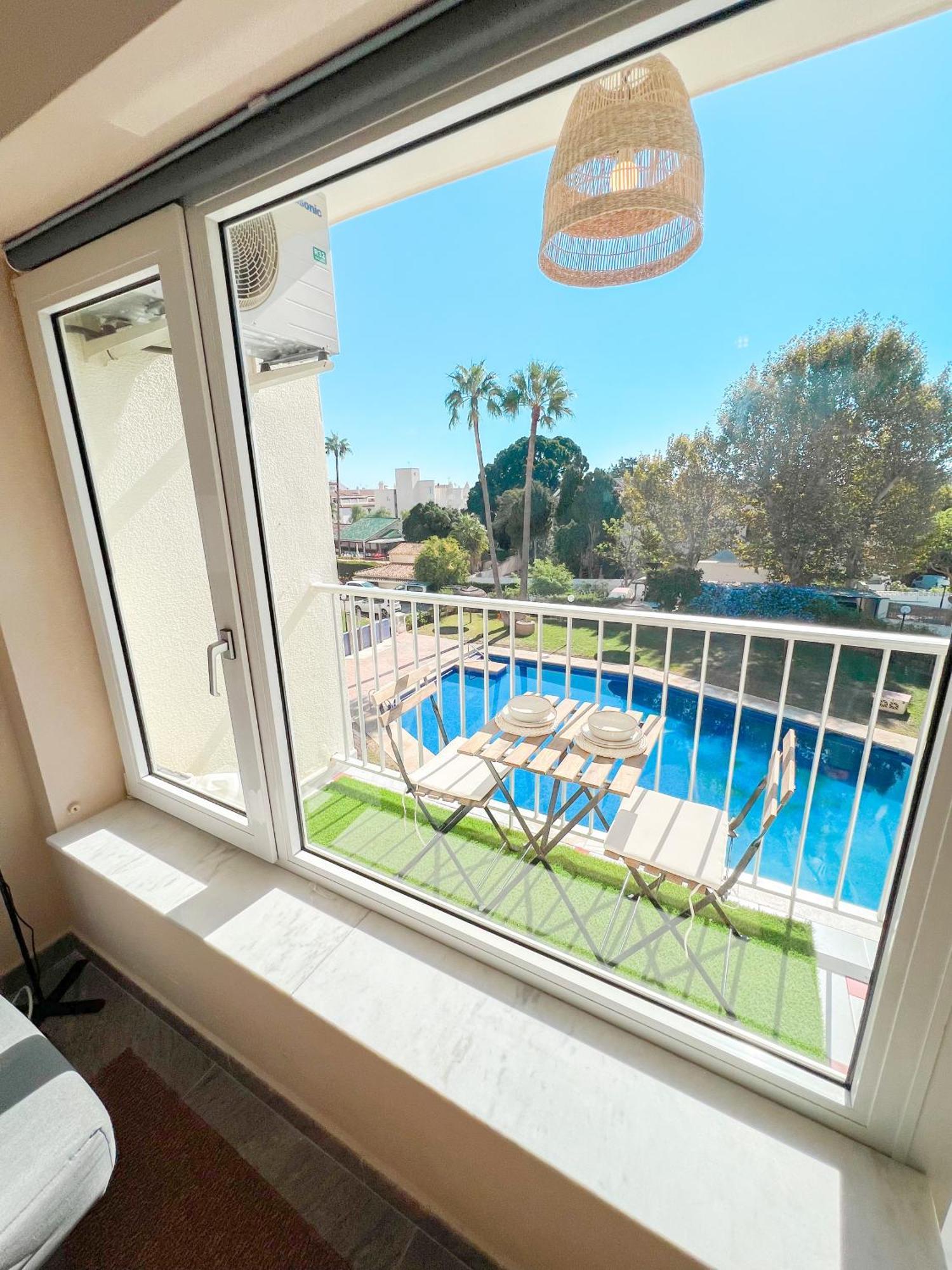 Cozy & Sunny Carihuela Park Apartman Torremolinos Kültér fotó